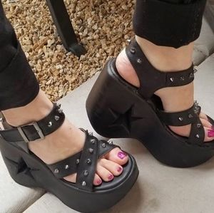 Demonia Dynamite 2 Sandles